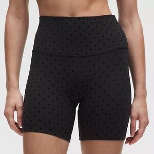 lululemon Align High Rise Short 6” in ‘Polka Flock’ (Size 4)